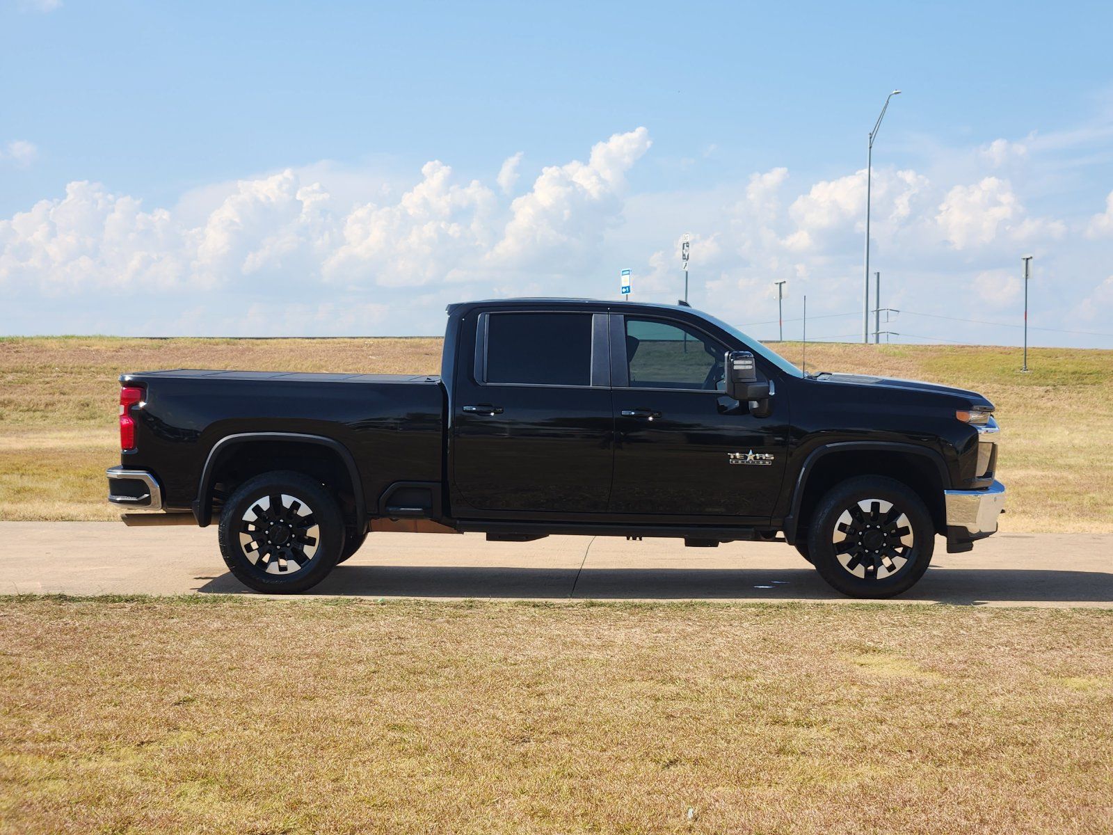 Used 2020 Chevrolet Silverado 2500 LT w/ Texas Edition RWD image 7