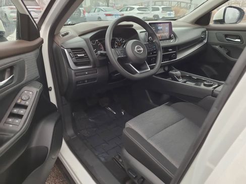 Used 2023 Nissan Rogue SV image 10