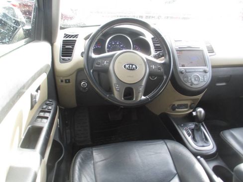 Used 2013 Kia Soul ! FWD image 5