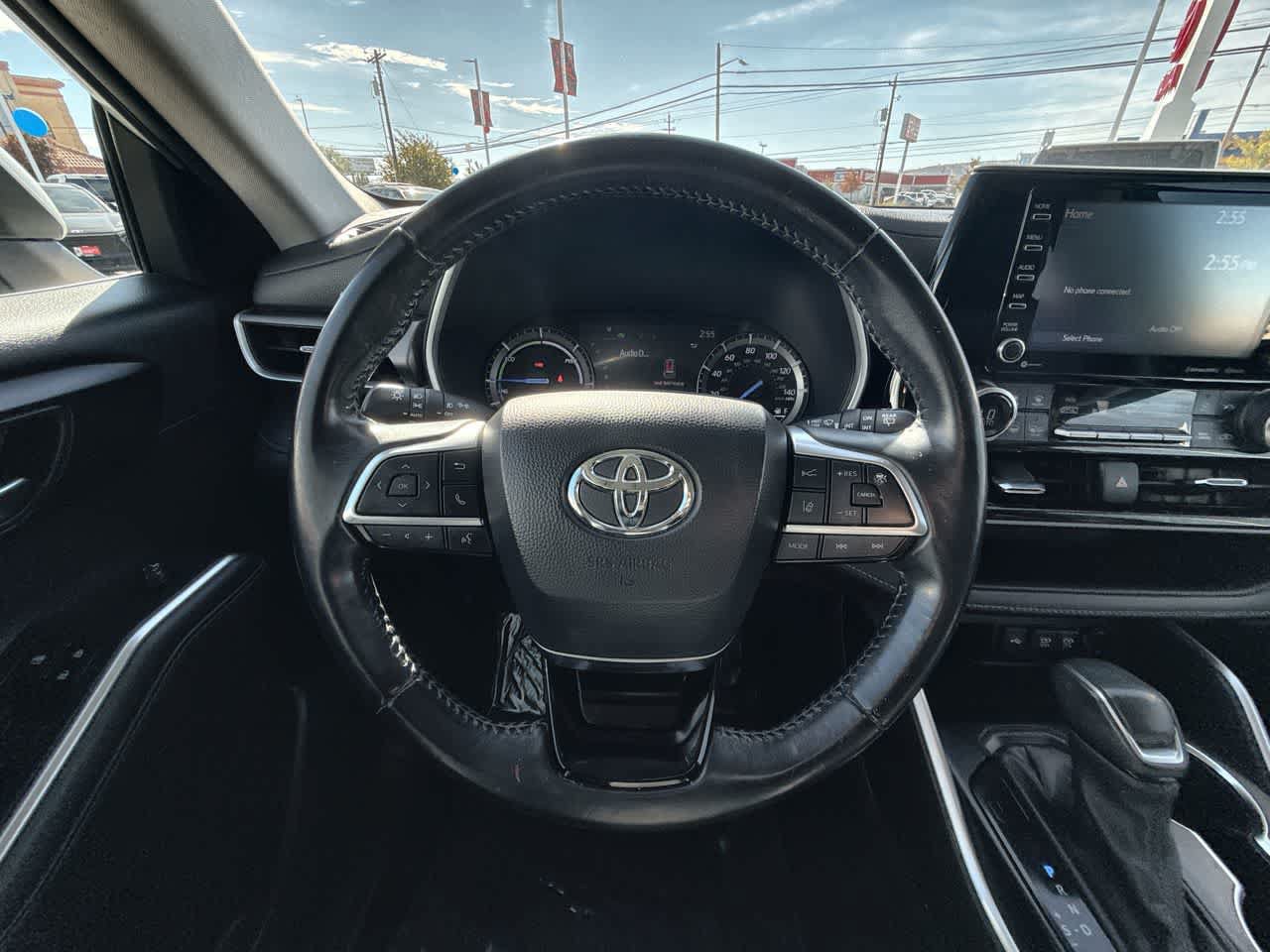Used 2021 Toyota Highlander XLE AWD/4WD image 17