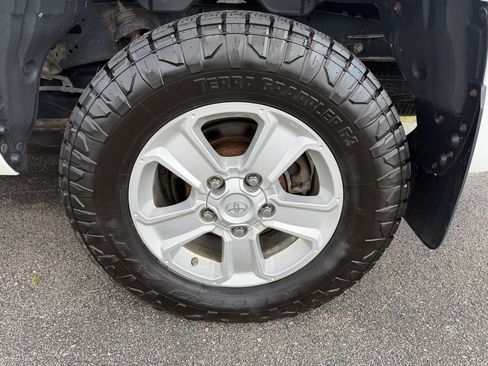 Used 2017 Toyota Tundra SR5 w/ SR5 Upgrade Package AWD/4WD image 9