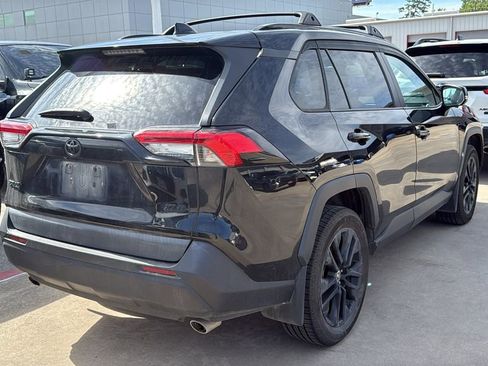 Used 2021 Toyota RAV4 XLE Premium image 3