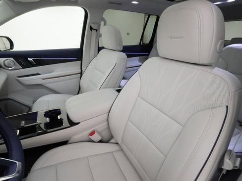 Used 2025 Buick Enclave Avenir image 11