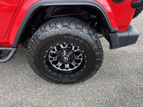 Used 2018 Jeep Wrangler Unlimited Sahara AWD/4WD image 5