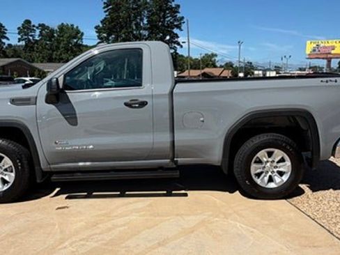 Used 2024 GMC Sierra 1500 Pro w/ Pro Value Package AWD/4WD image 4
