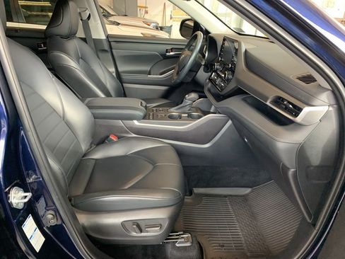 Used 2022 Toyota Highlander XLE image 23