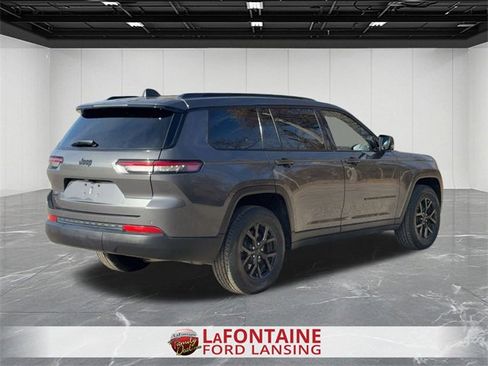 Used 2024 Jeep Grand Cherokee L Laredo image 5