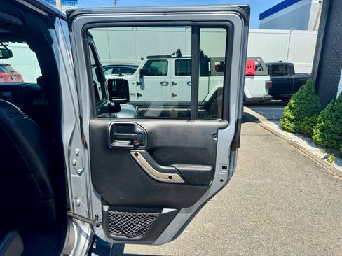 Used 2016 Jeep Wrangler Unlimited Sahara AWD/4WD image 25