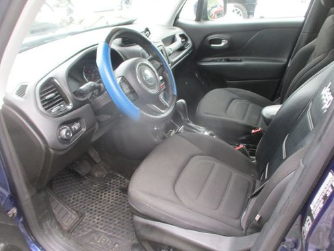 Used 2017 Jeep Renegade Altitude AWD/4WD image 10