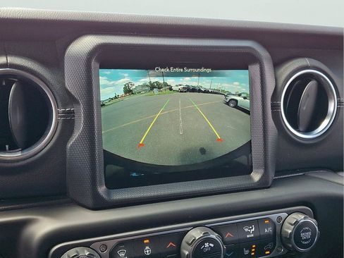 Used 2023 Jeep Wrangler Unlimited Sahara w/ Cold Weather Group AWD/4WD image 18