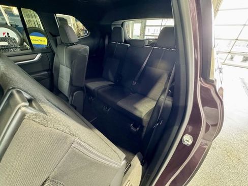 Used 2025 GMC Acadia Elevation image 11