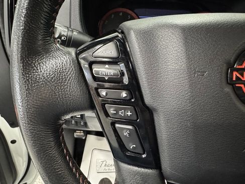 Used 2022 Nissan Frontier PRO-4X image 8