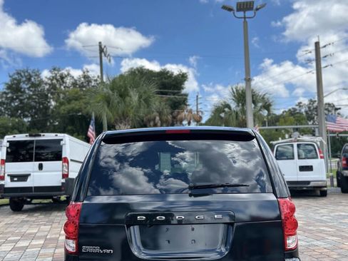 Used 2015 Dodge Grand Caravan SE image 4