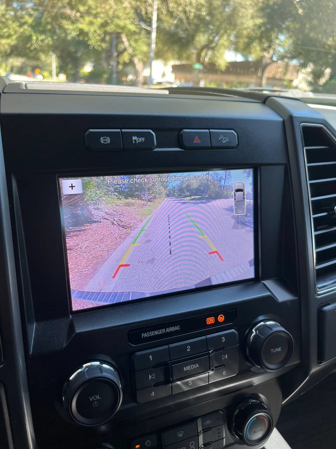 Used 2019 Ford F250 XLT w/ XLT Premium Package AWD/4WD image 18