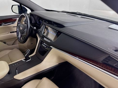 Used 2018 Cadillac XT5 Luxury w/ Driver Awareness Package AWD/4WD image 36