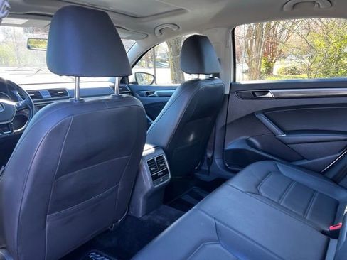 Used 2018 Volkswagen Passat 2.0T SE FWD image 15