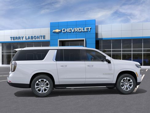 New 2026 Chevrolet Suburban LT w/ Comfort Package AWD/4WD image 7