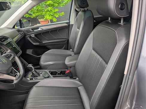 Used 2023 Volkswagen Tiguan SE w/ Panoramic Sunroof Package AWD/4WD image 26