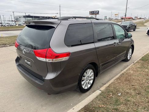 Used 2013 Toyota Sienna Limited image 5