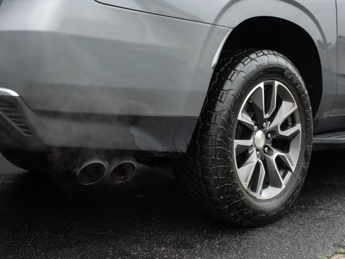 Used 2021 Chevrolet Suburban LT image 33