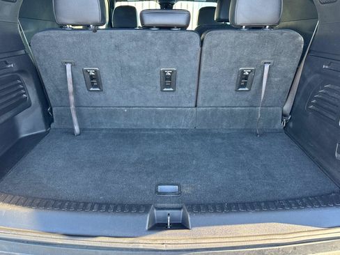 Used 2025 Chevrolet Traverse LT FWD image 19
