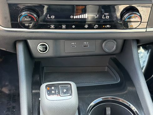 Used 2023 Nissan Rogue SV FWD image 29