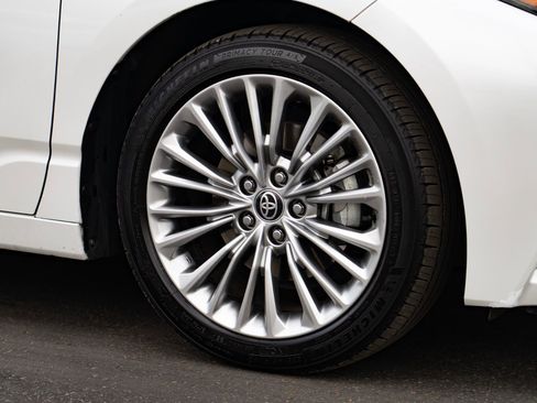 Used 2021 Toyota Avalon Limited w/ Advanced Safety Package image 7