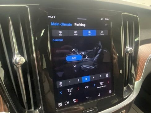 Used 2024 Volvo V60 B5 Cross Country Plus image 25