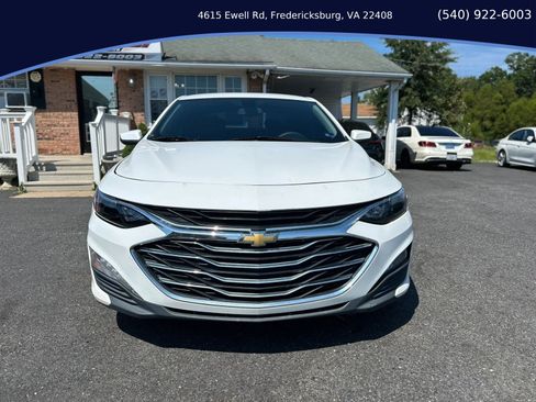 Used 2019 Chevrolet Malibu LT FWD image 2