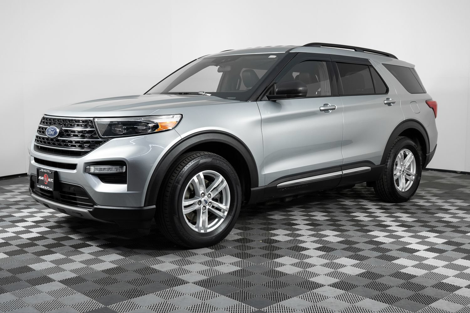 Used 2020 Ford Explorer XLT w/ Equipment Group 202A AWD/4WD image 1