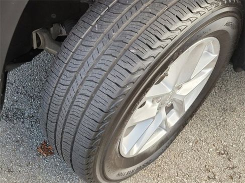 Used 2023 Jeep Grand Cherokee L Laredo image 20