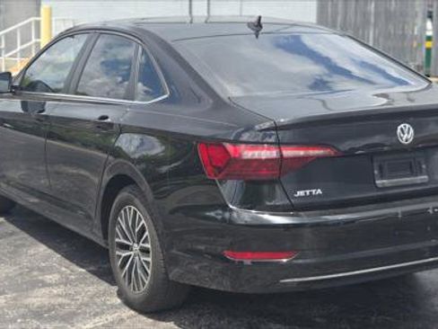Used 2021 Volkswagen Jetta SE w/ SE Cold Weather Package FWD image 4