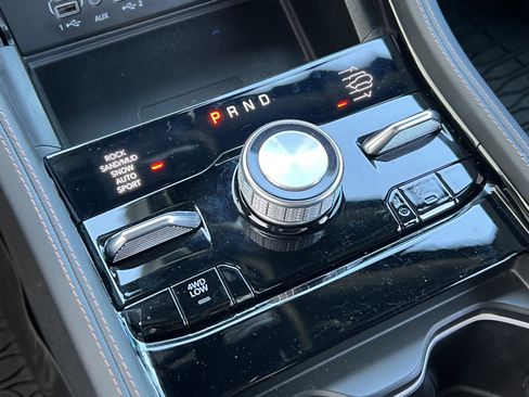 Used 2023 Jeep Grand Cherokee Summit AWD/4WD image 32