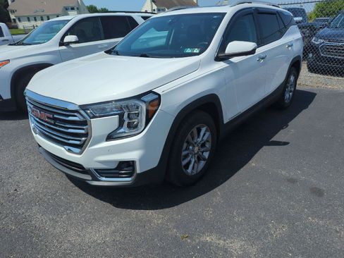 Used 2022 GMC Terrain SLT w/ Infotainment Package II AWD/4WD image 3
