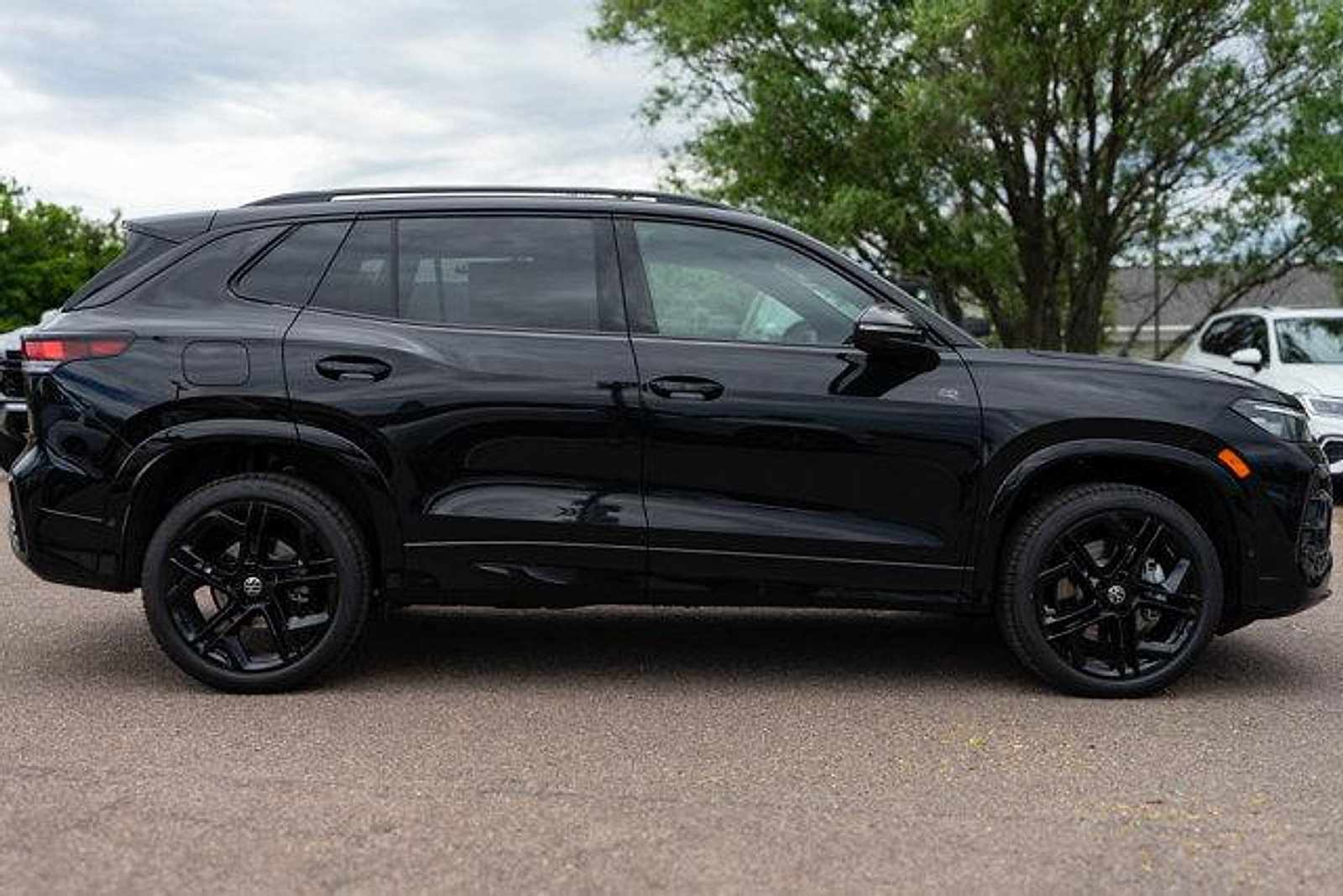 New 2026 Volkswagen Tiguan SE R-Line AWD/4WD image 7