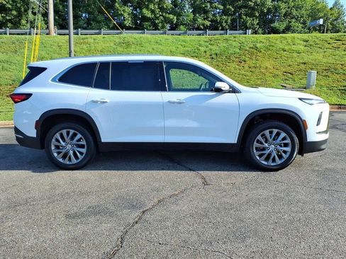 Used 2026 Buick Enclave Preferred FWD image 2