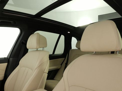 Used 2021 BMW X5 M50i w/ Premium Package image 34