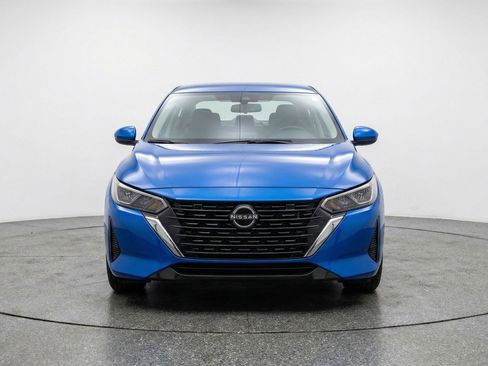 Used 2025 Nissan Sentra SV image 2