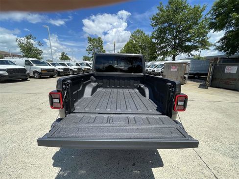 New 2025 Jeep Gladiator Rubicon w/ Convenience Group image 31