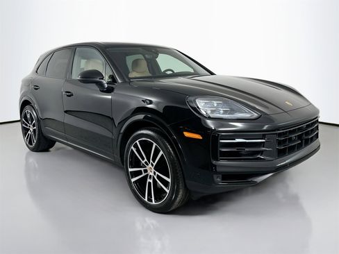 Certified 2025 Porsche Cayenne image 9