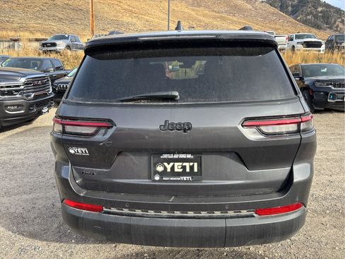 New 2025 Jeep Grand Cherokee L Laredo image 9