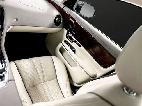 Used 2016 Jaguar XJ R-Sport AWD/4WD image 13
