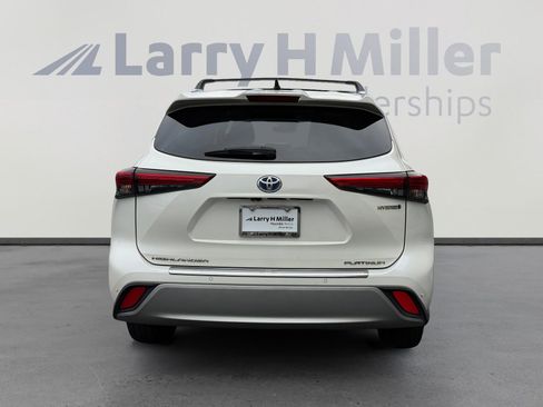 Used 2020 Toyota Highlander Platinum image 4