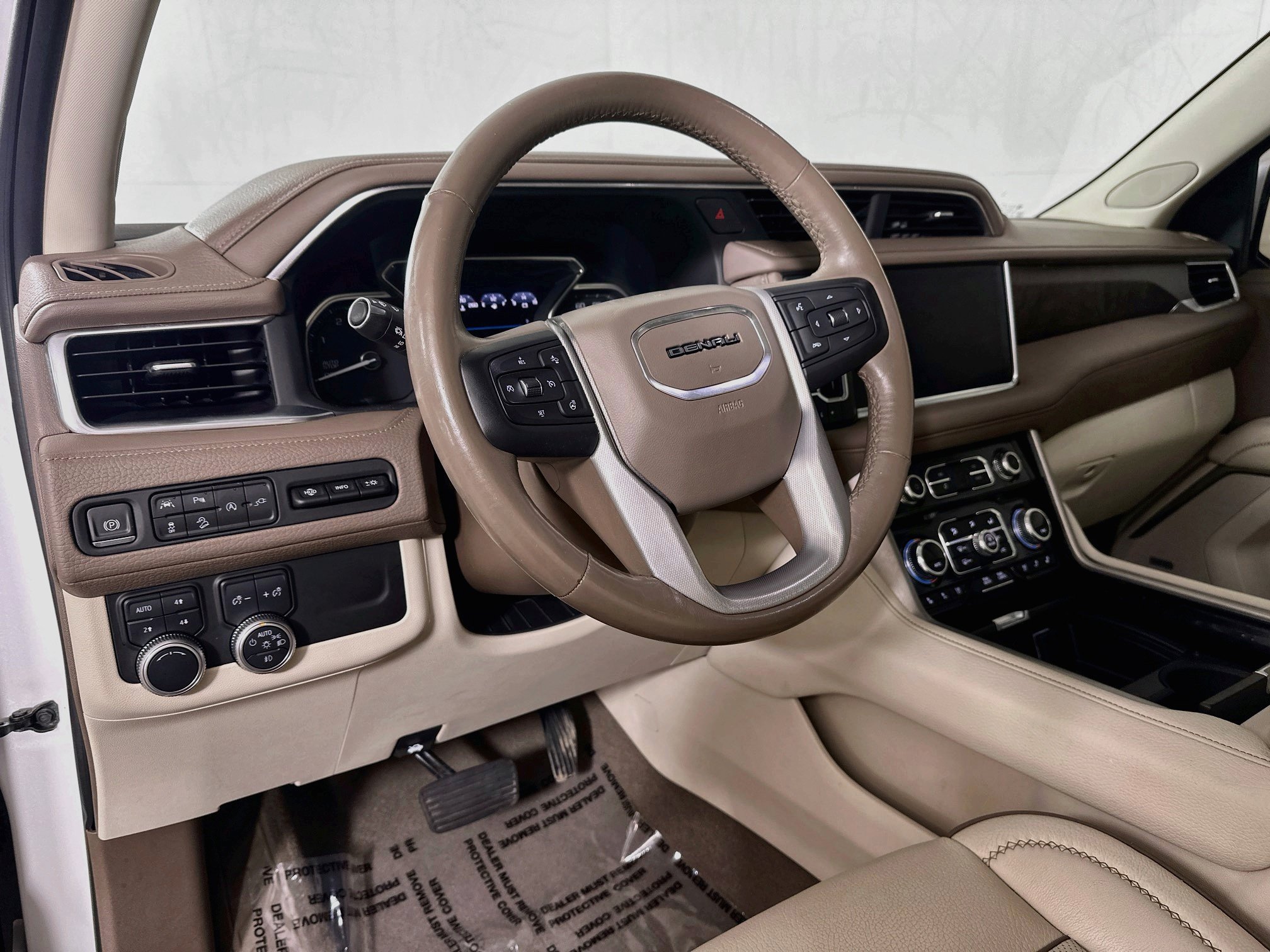 Used 2021 GMC Yukon XL Denali w/ Denali Premium Package AWD/4WD image 9