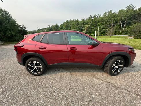 Used 2024 Chevrolet Trax RS FWD image 6