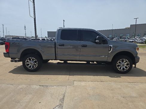 Used 2022 Ford F250 XLT w/ Black Appearance Package AWD/4WD image 4