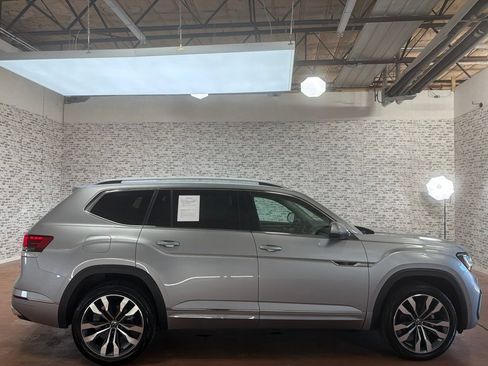 Used 2023 Volkswagen Atlas SEL Premium AWD/4WD image 8