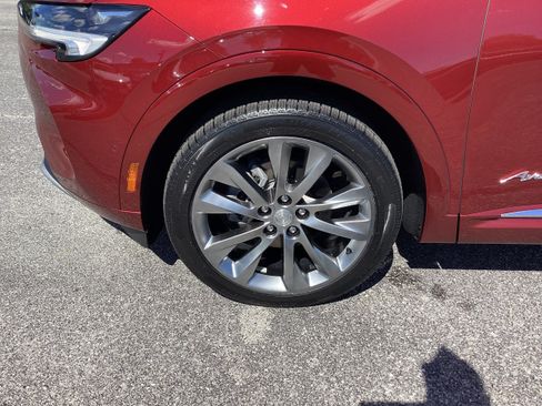 Used 2021 Buick Envision Avenir w/ Technology Package II AWD/4WD image 9