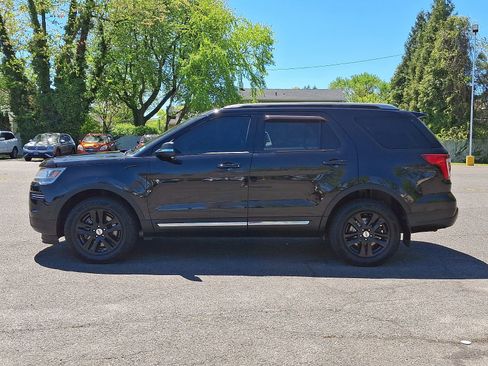 Used 2019 Ford Explorer XLT w/ Class III Trailer Tow Package AWD/4WD image 4