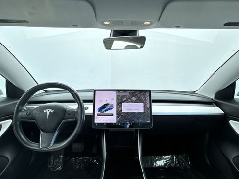 Used 2018 Tesla Model 3 Long Range image 19